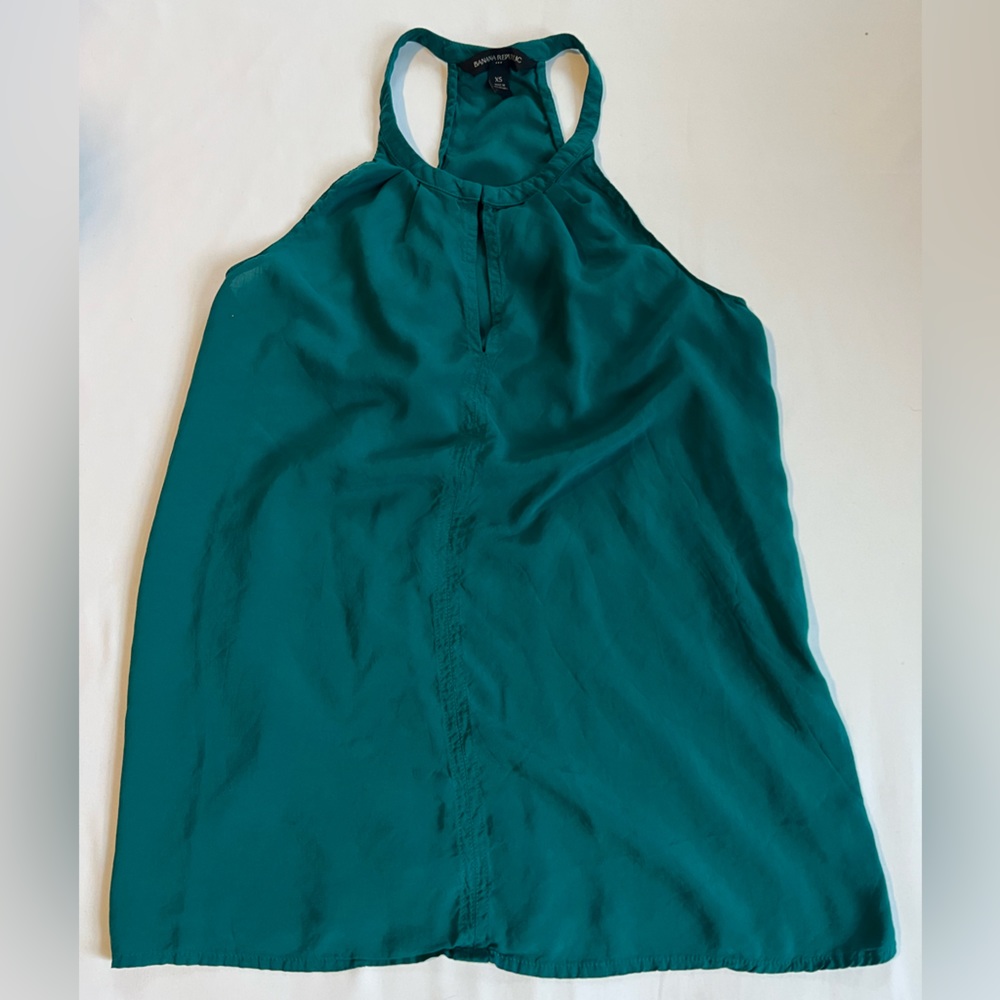 Keyhole sleeveless top